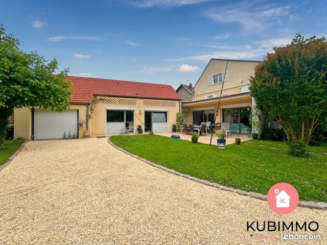 Propriété 6 pièces 246 m²