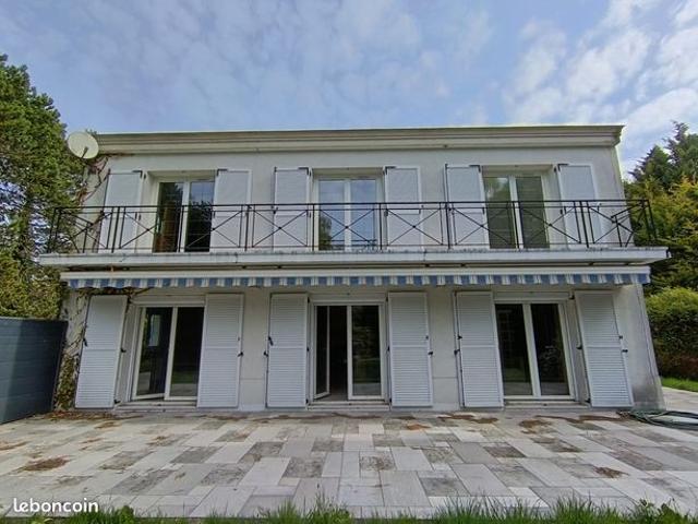 Propriété 6 pièces 246 m²