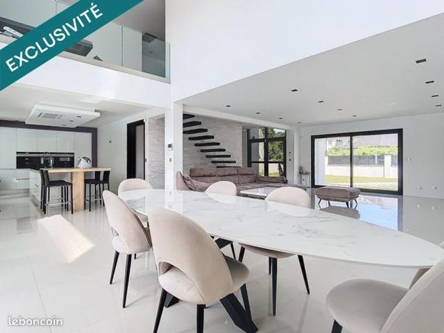 Propriété 6 pièces 246 m²