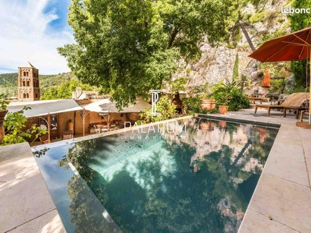Propriété 6 pièces 249 m²
