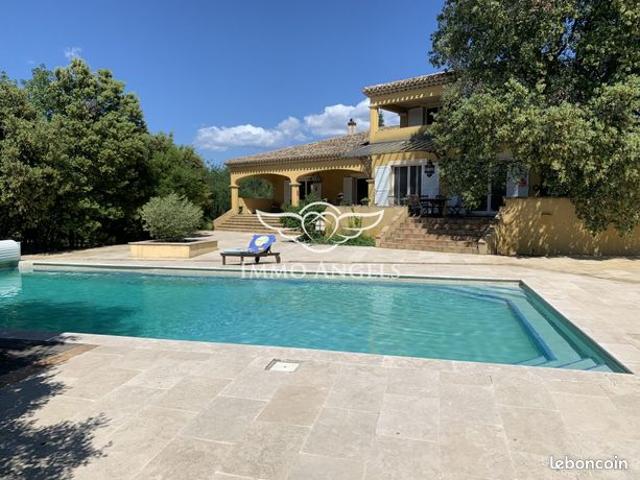Propriété 6 pièces 240 m²