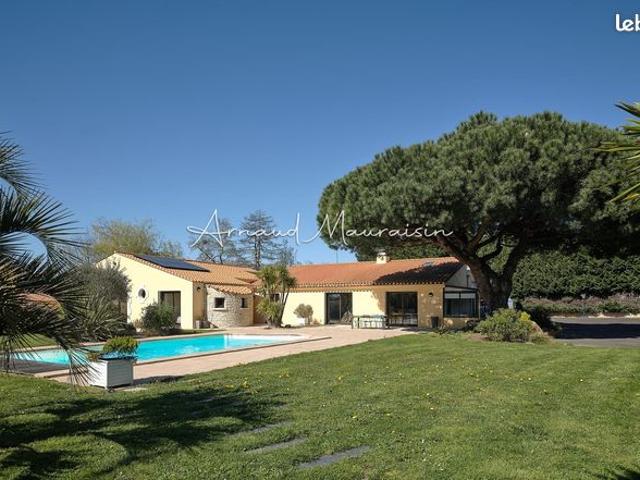 Propriété 6 pièces 240 m²