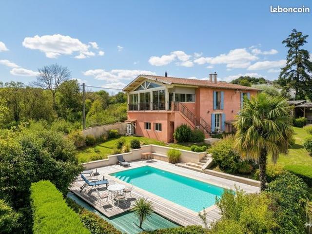 Propriété 6 pièces 240 m²