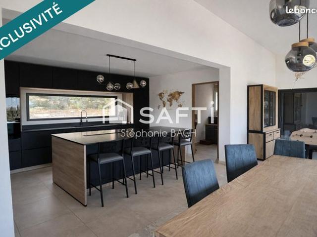 Propriété 6 pièces 240 m²