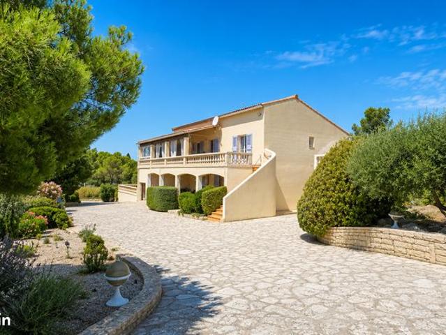 Propriété 6 pièces 242 m²