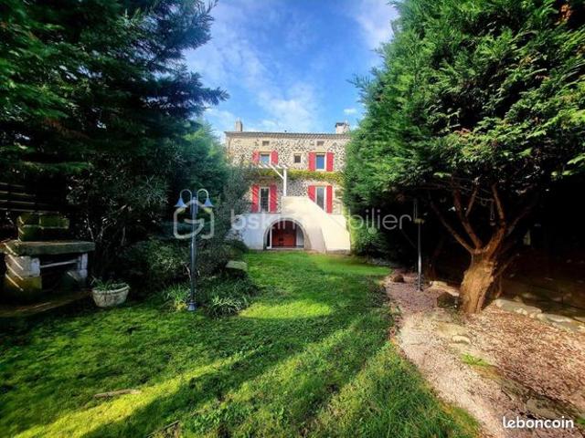 Propriété 6 pièces 243 m²