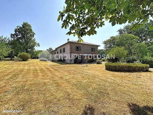 Propriété 6 pièces 255 m²