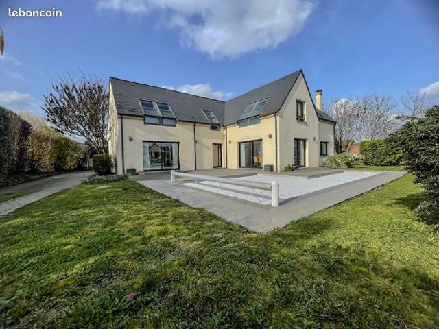 Propriété 6 pièces 255 m²