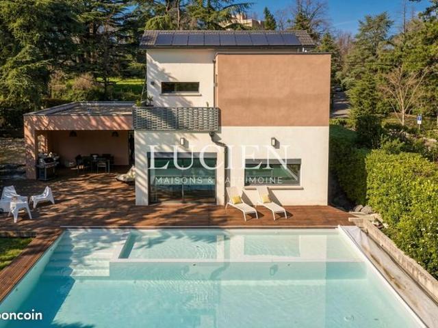 Propriété 6 pièces 255 m²