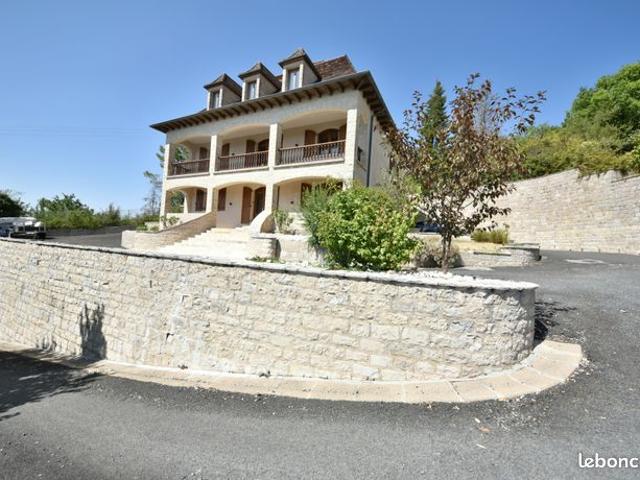 Propriété 6 pièces 256 m²