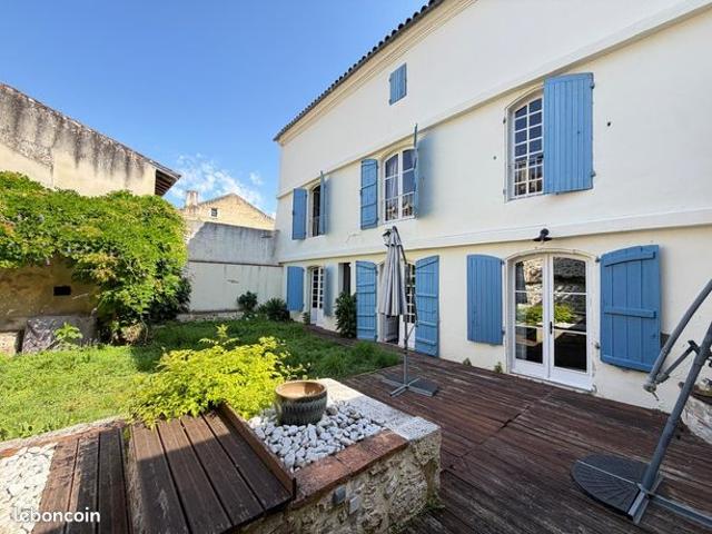Propriété 6 pièces 256 m²