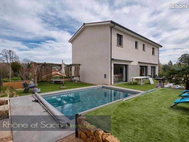 Propriété 6 pièces 256 m²