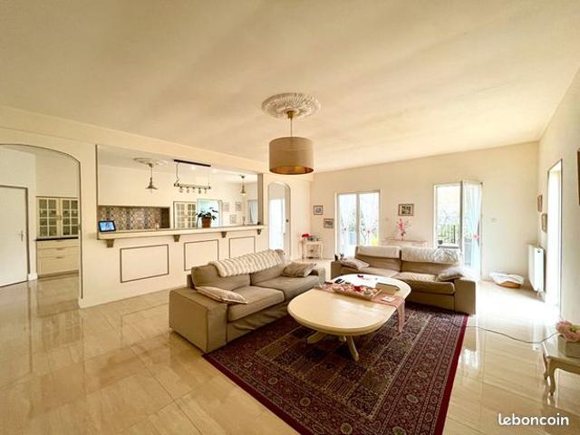 Propriété 6 pièces 257 m²