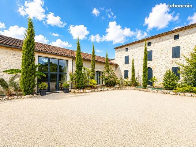 Propriété 6 pièces 257 m²