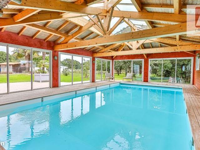 Propriété 6 pièces 258 m²