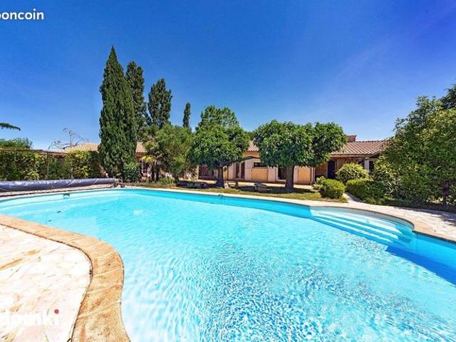 Propriété 6 pièces 259 m²