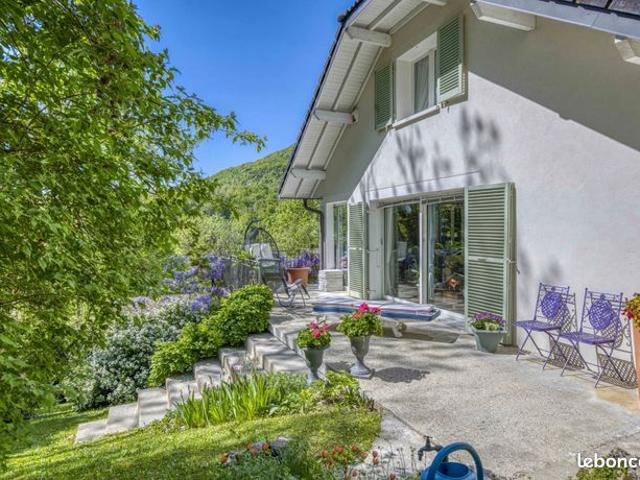 Propriété 6 pièces 250 m²