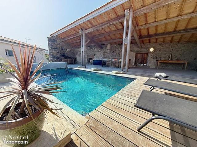 Propriété 6 pièces 250 m²