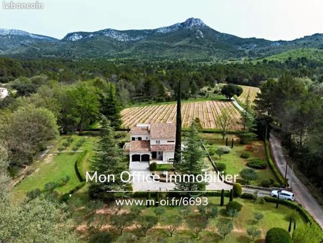 Propriété 6 pièces 250 m²