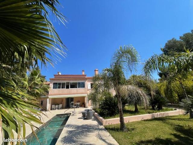 Propriété 6 pièces 250 m²