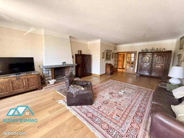 Propriété 6 pièces 253 m²