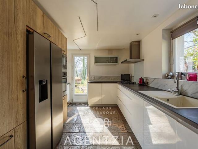 Propriété 6 pièces 253 m²