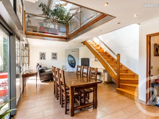 Propriété 6 pièces 264 m²