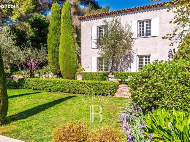 Propriété 6 pièces 266 m²
