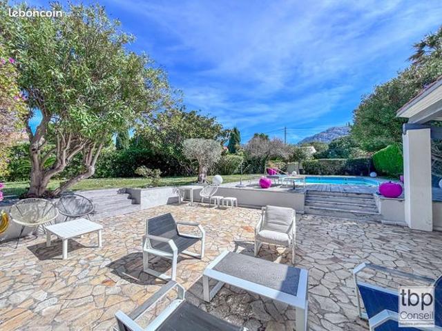 Propriété 6 pièces 267 m²