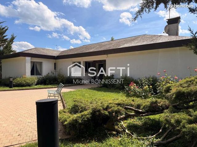 Propriété 6 pièces 268 m²