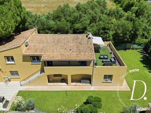 Propriété 6 pièces 268 m²