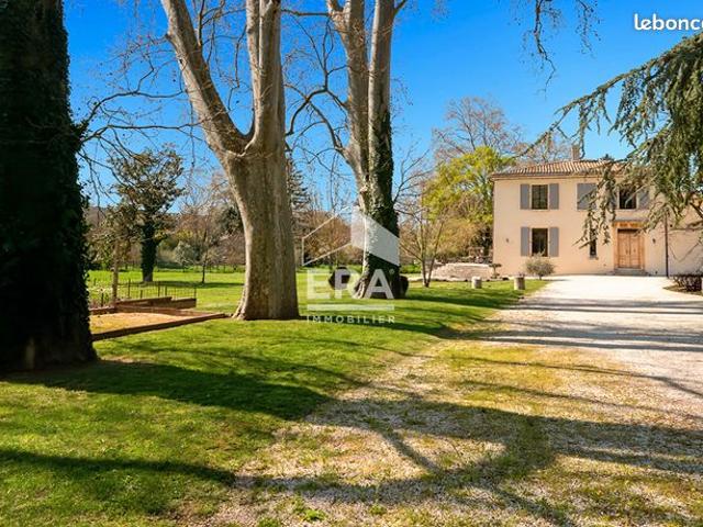 Propriété 6 pièces 260 m²