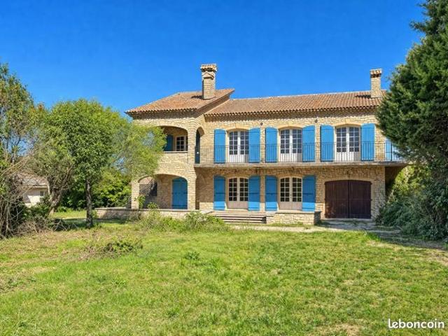 Propriété 6 pièces 261 m²