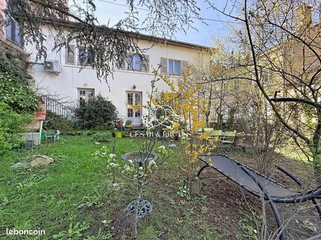Propriété 6 pièces 274 m²
