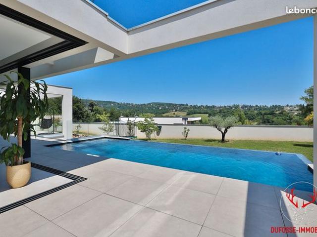 Propriété 6 pièces 275 m²