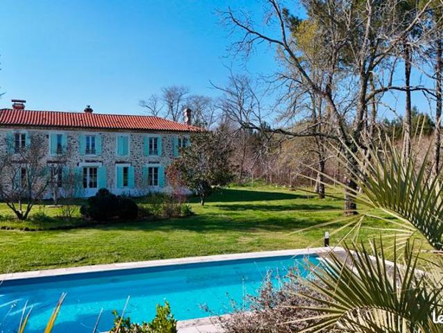 Propriété 6 pièces 275 m²