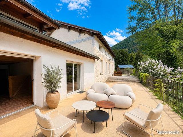 Propriété 6 pièces 278 m²