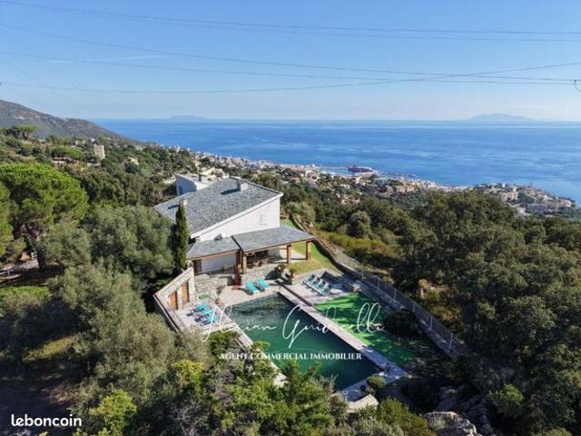 Propriété 6 pièces 270 m²