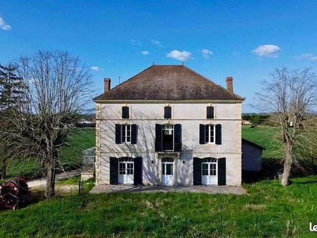 Propriété 6 pièces 273 m²