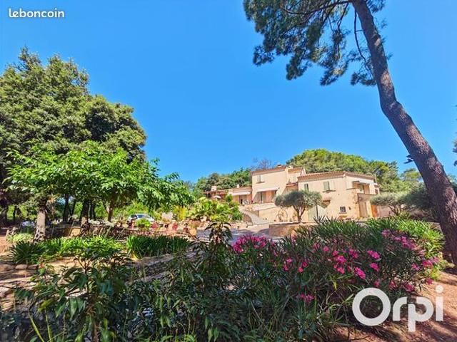 Propriété 8 pièces 289 m²