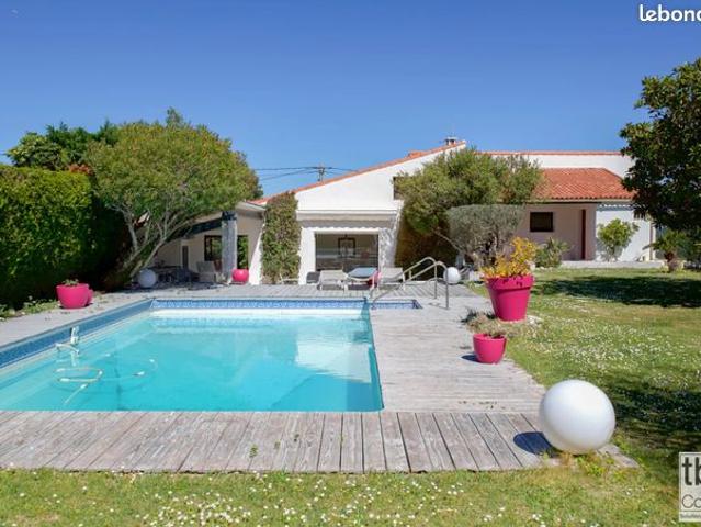 Propriété 6 pièces 283 m²