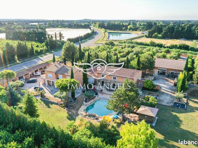 Propriété 6 pièces 296 m²