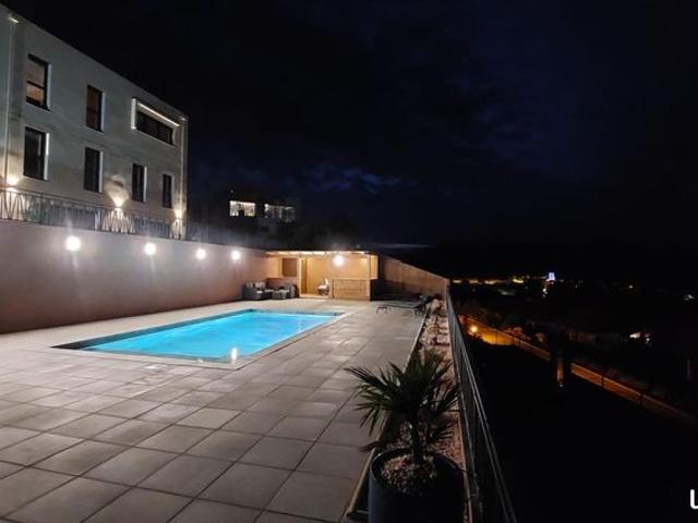 Propriété 6 pièces 296 m²