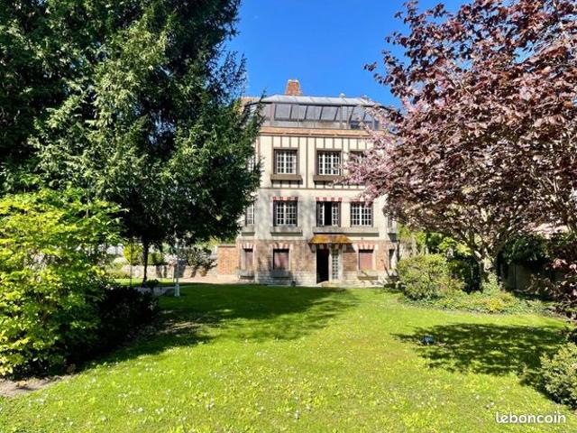 Propriété 6 pièces 304 m²