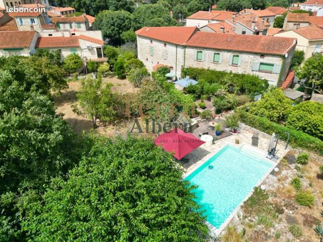 Propriété 6 pièces 308 m²