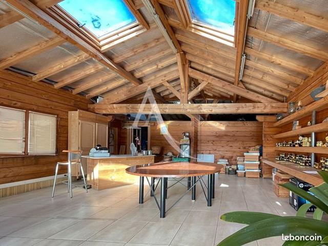 Propriété 6 pièces 300 m²