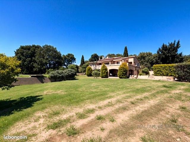 Propriété 6 pièces 300 m²