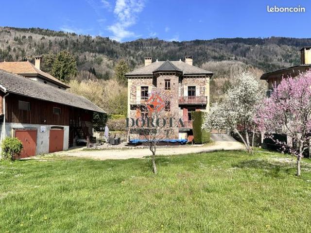 Propriété 6 pièces 300 m²