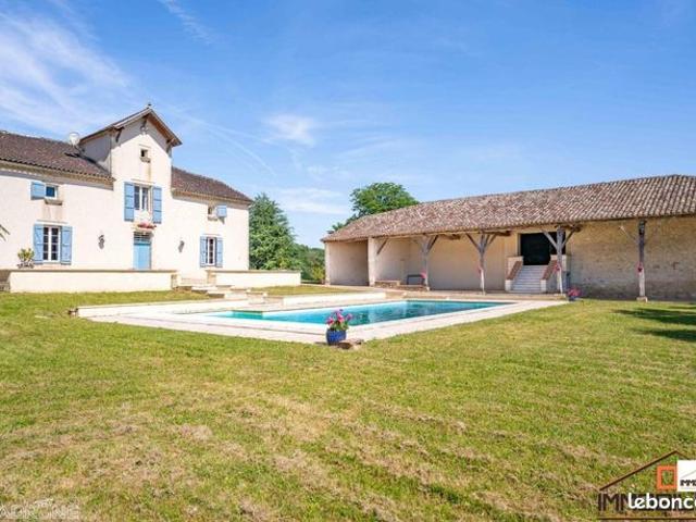 Propriété 6 pièces 300 m²