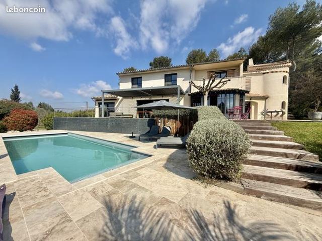 Propriété 6 pièces 320 m²
